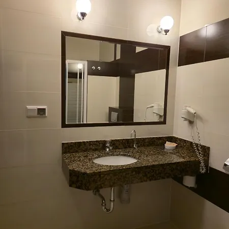 Hotel Dworski Galaktyczny Park Warzymice Exteriér fotografie