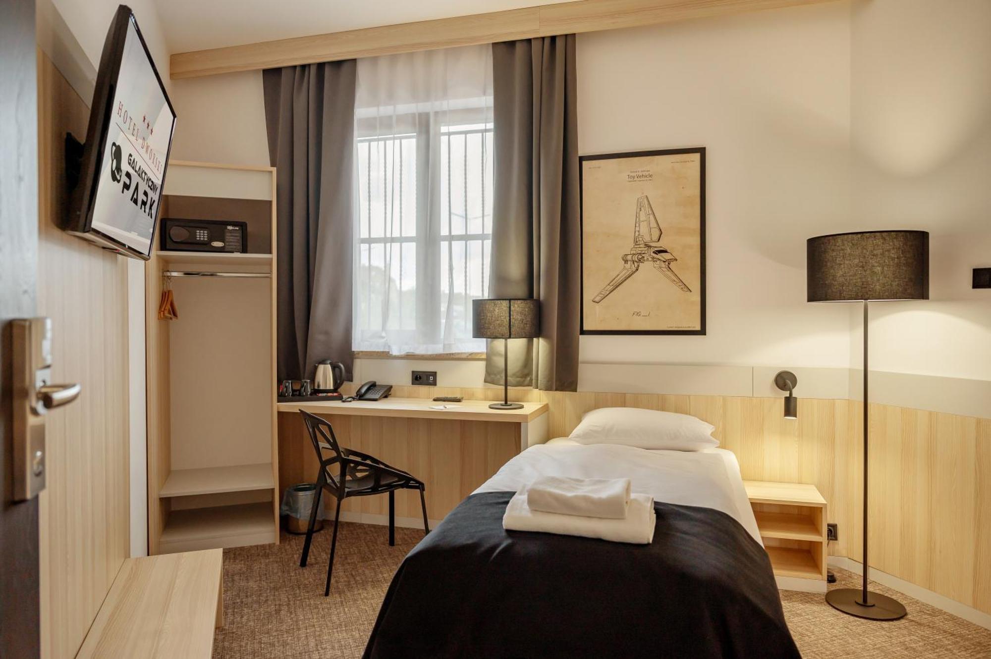 Hotel Dworski Galaktyczny Park Warzymice