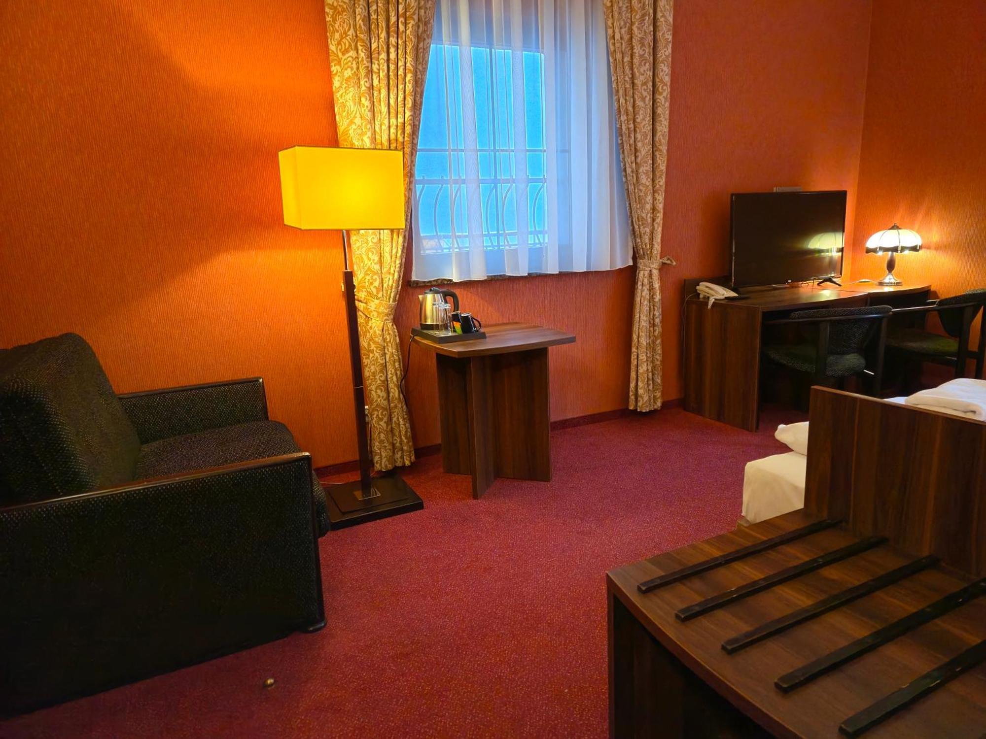 Dworski Galaktyczny Park 3* Warzymice