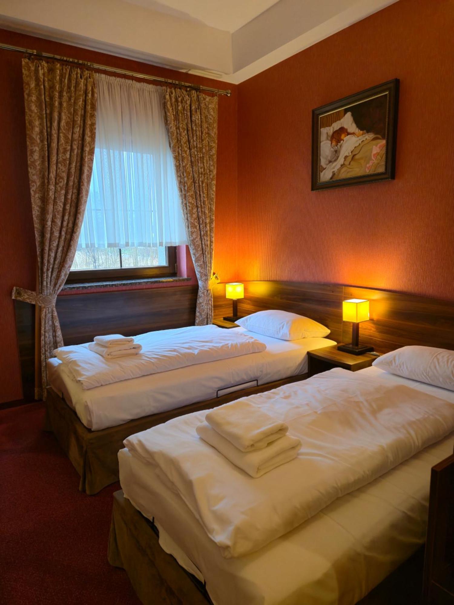 Hotel Dworski Galaktyczny Park