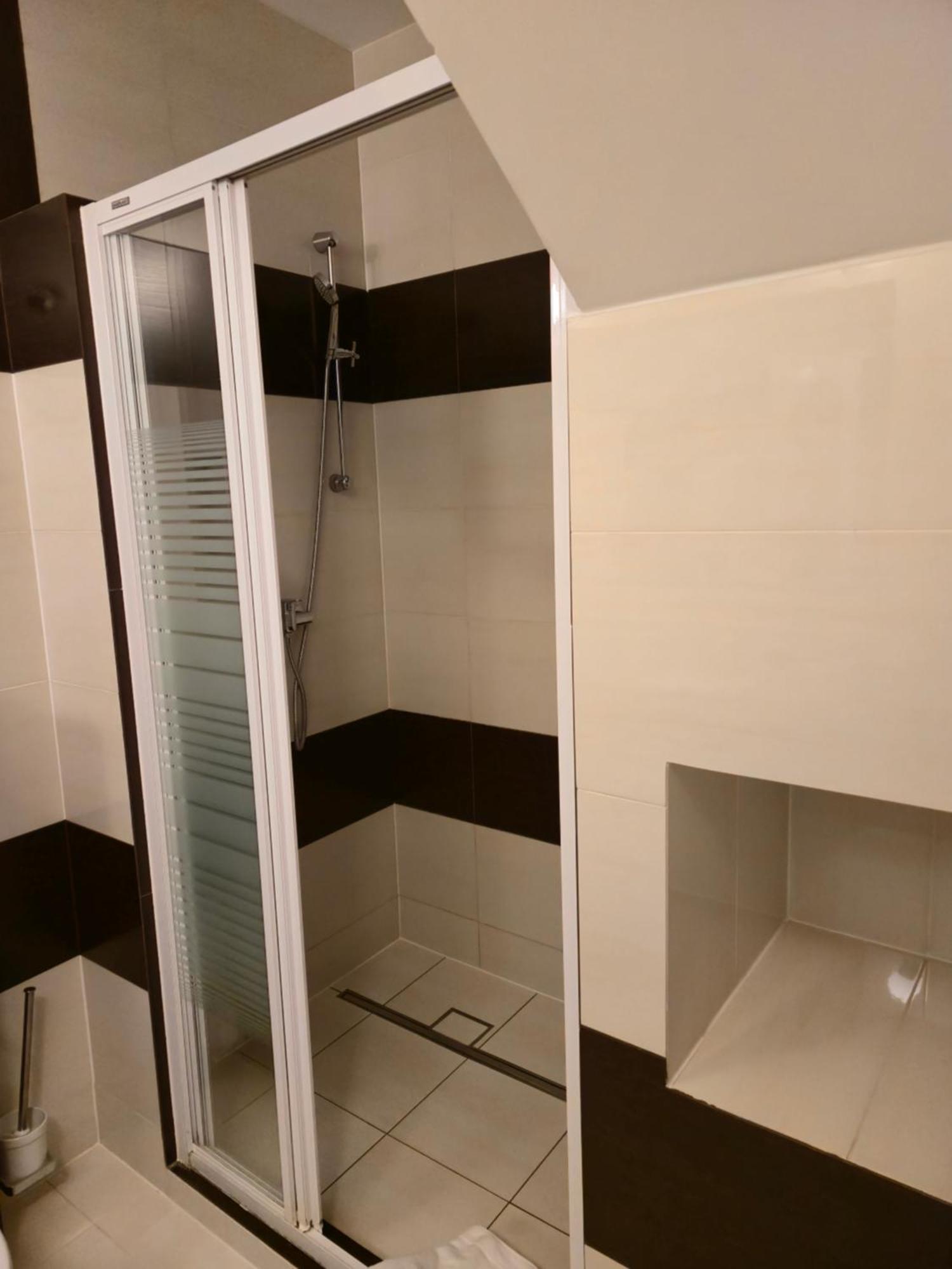 Dworski Galaktyczny Park 3* Warzymice