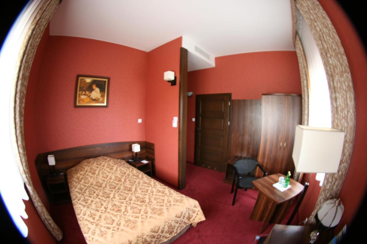 Dworski Galaktyczny Park Hotel 3*